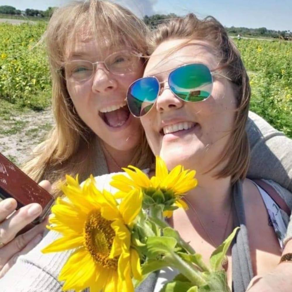 Meet your Posher, Gloria